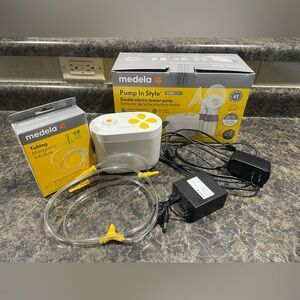 Medela Pump In Style Max Flow Double Electric Breast Pump with Accessories